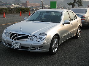 E 320 CDI AVANTGARDE前方