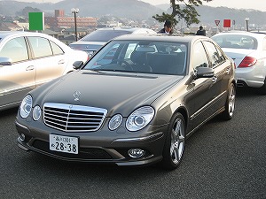 E 350 AVANTGARDE S前方