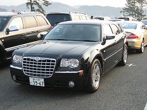 300C ツーリング5.7 HEMI前方