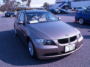 320i ツーリング前方