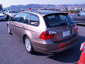 320i ツーリング後方