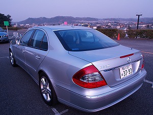 E 320 CDI AVANTGARDE後方