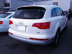 Q7 4.2FSI quattro後方