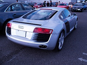 R8 4.2FSI quattro後方