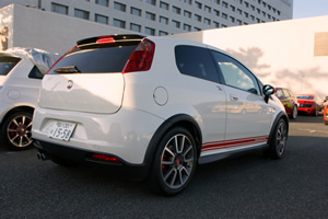 ABARTH GRANDE PUNTO後方