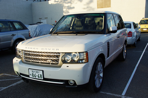 RANGE ROVER VOGUE 5.0 V8 SUPERCHARGED前方