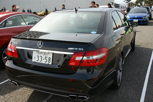 E 63 AMG後方