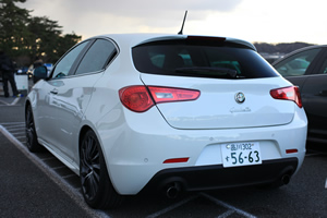 Giulietta Quadrifoglio Verde後方