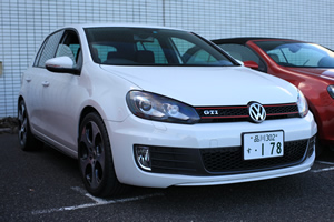 Golf GTI 
(DCC/18インチアルミホイール)前方