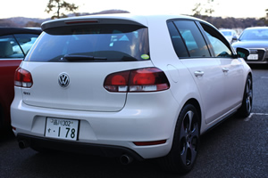 Golf GTI 
(DCC/18インチアルミホイール)後方