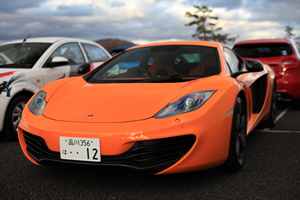 MP4-12C前方