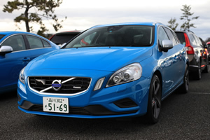 V60 T4 R-DESIGN前方