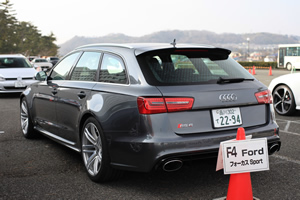 RS6 Avant後方