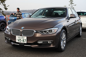 3 Series 320i xDrive前方