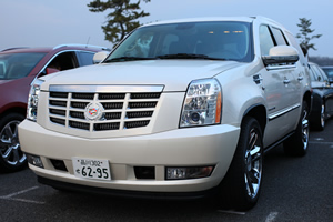 ESCALADE Platinum前方