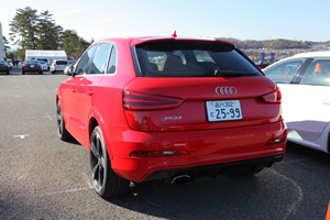 RS Q3後方