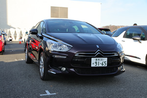 DS 5 Faubourg Addict 前方