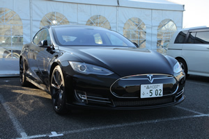 Model S 85前方