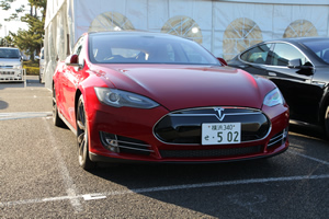 Model S 85前方