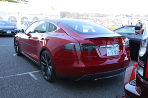 Model S 85後方