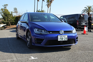 Golf R前方