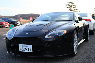 V12 Vantage S前方