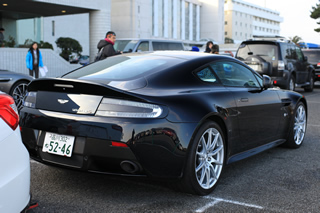 V12 Vantage S後方