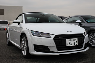 TT Roadster 2.0 TFSI quattro前方