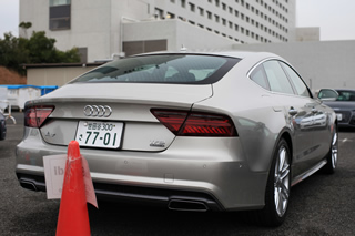 A7 Sportback 2.0TFSI quattro後方