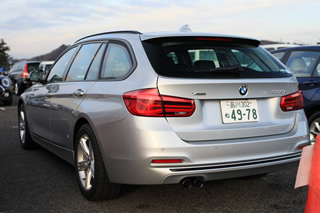 320i xDrive Touring Sport後方