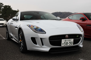 F-TYPE R AWD Coupe前方