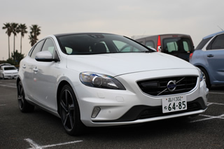 V40 D4 R-DESIGN 前方