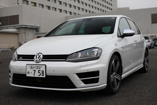 Golf R前方